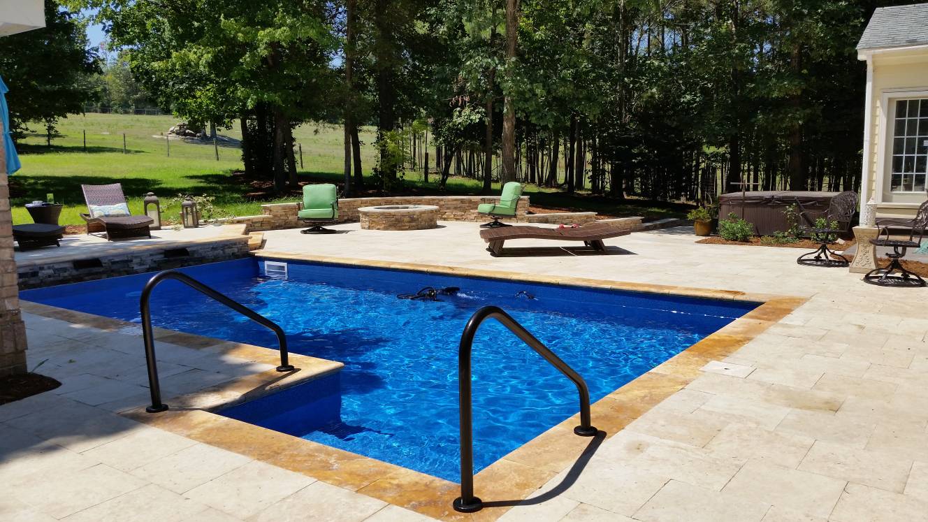 Travertine pool patio with different color travertine coping